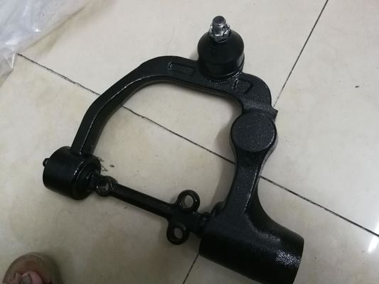 OEM Standard Control Arm 54525-VW100 54545-VX100 voor Nissan Urvan E25